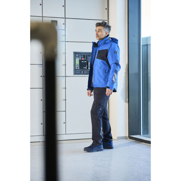 MASCOT-18279-511-im-einsatz-2 - Toolcon.works MASCOT Hose mit Schenkeltaschen ACCELERATE 18279-511