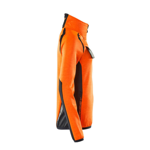 MASCOT-19353-316-hi-vis-orange-schwarzblau-model - Toolcon.works MASCOT Fleecejacke mit kurzem Reißverschluss ACCELERATE SAFE 19353-316