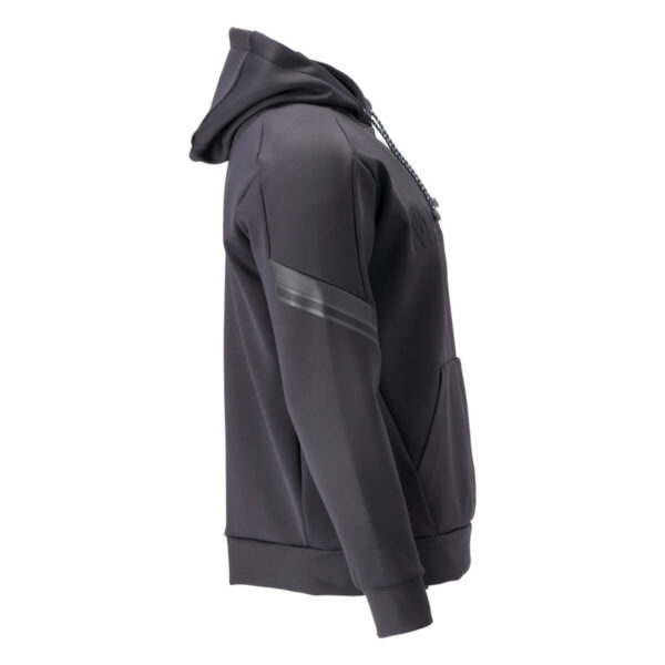 MASCOT-22186-608-schwarzblau-model - Toolcon.works MASCOT Fleece Kapuzensweatshirt CUSTOMIZED 22186-608