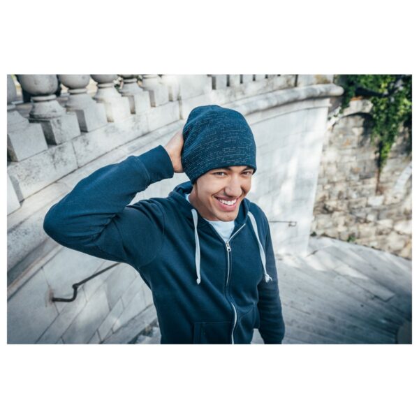 Atlantis Shine Beanie reflektierend – Tragebild 2 - Toolcon.works Atlantis Shine Beanie reflektierend