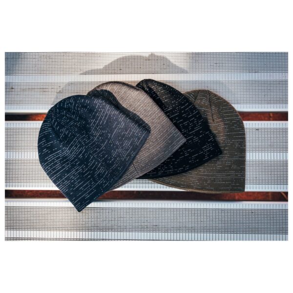 Atlantis Shine Beanie reflektierend – Tragebild 4 - Toolcon.works Atlantis Shine Beanie reflektierend